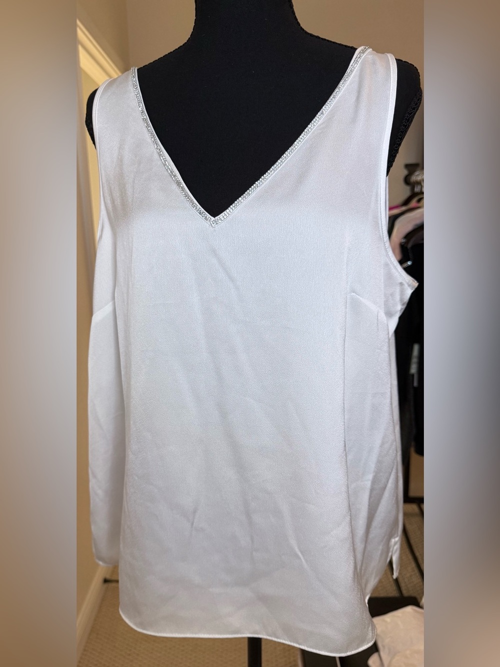 Vince Camuto White V-Neck Sleeveless Shell with Sparkle Trim